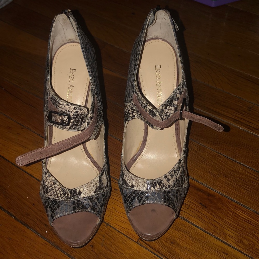 Enzo Angiolini snake print, zip back, buckle, 9.5